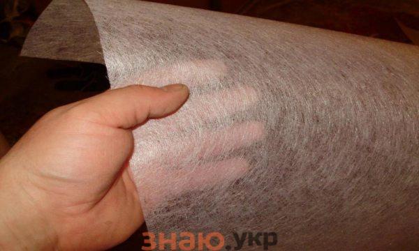 Створення атмосферного інтер'єру з допомогою павутинок на стелі